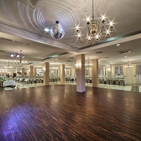 Hotel Stara Fabryka Malogoszcz ภายนอก รูปภาพ