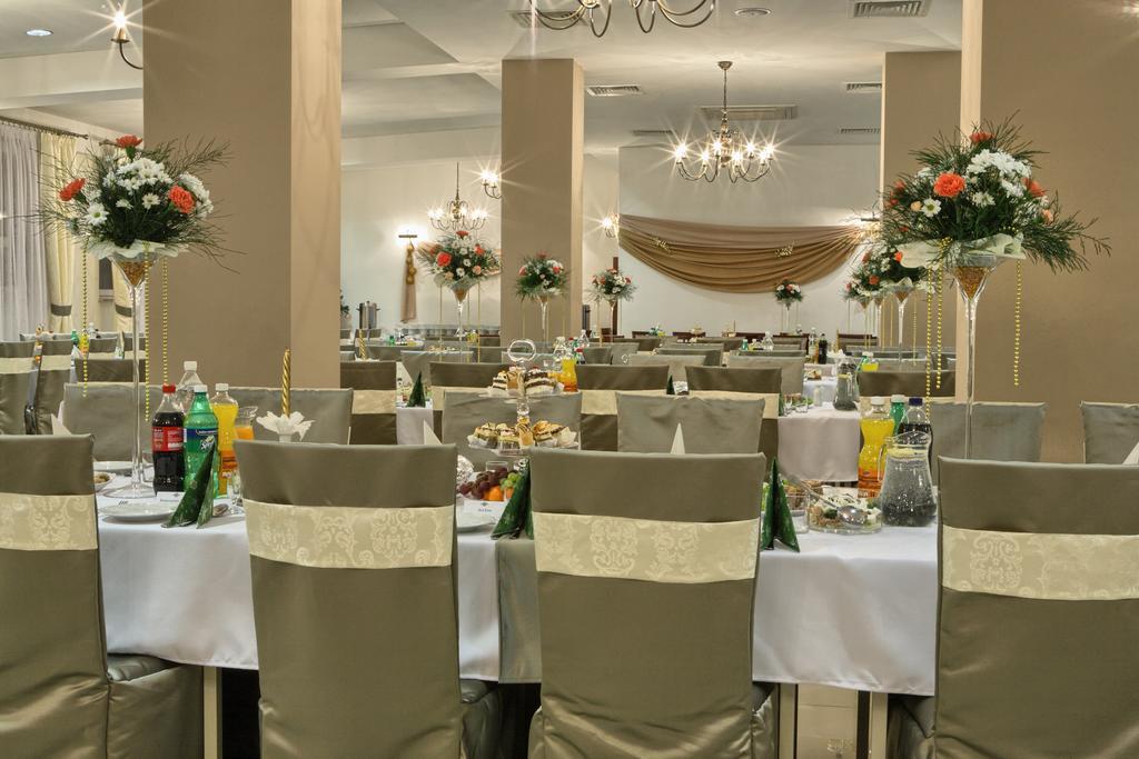 Hotel Stara Fabryka Malogoszcz ภายนอก รูปภาพ