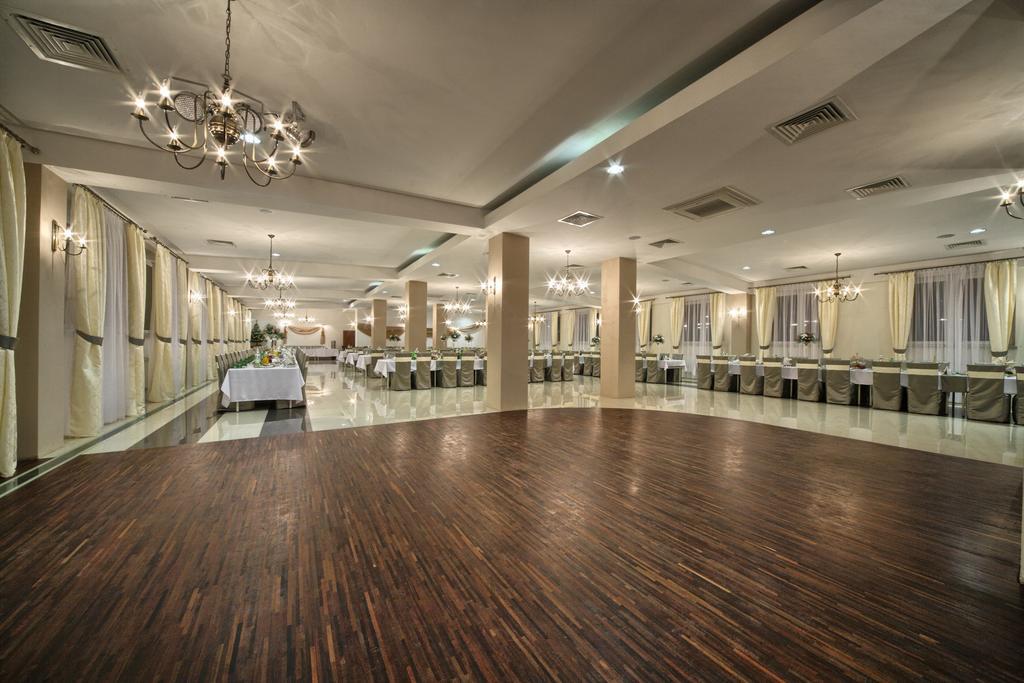 Hotel Stara Fabryka Malogoszcz ภายนอก รูปภาพ