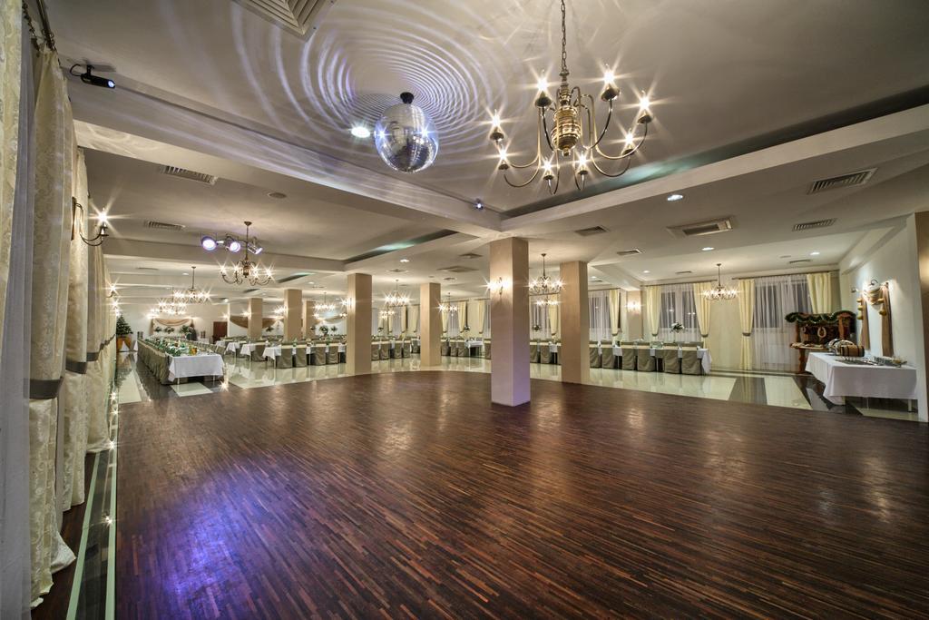Hotel Stara Fabryka Malogoszcz ภายนอก รูปภาพ
